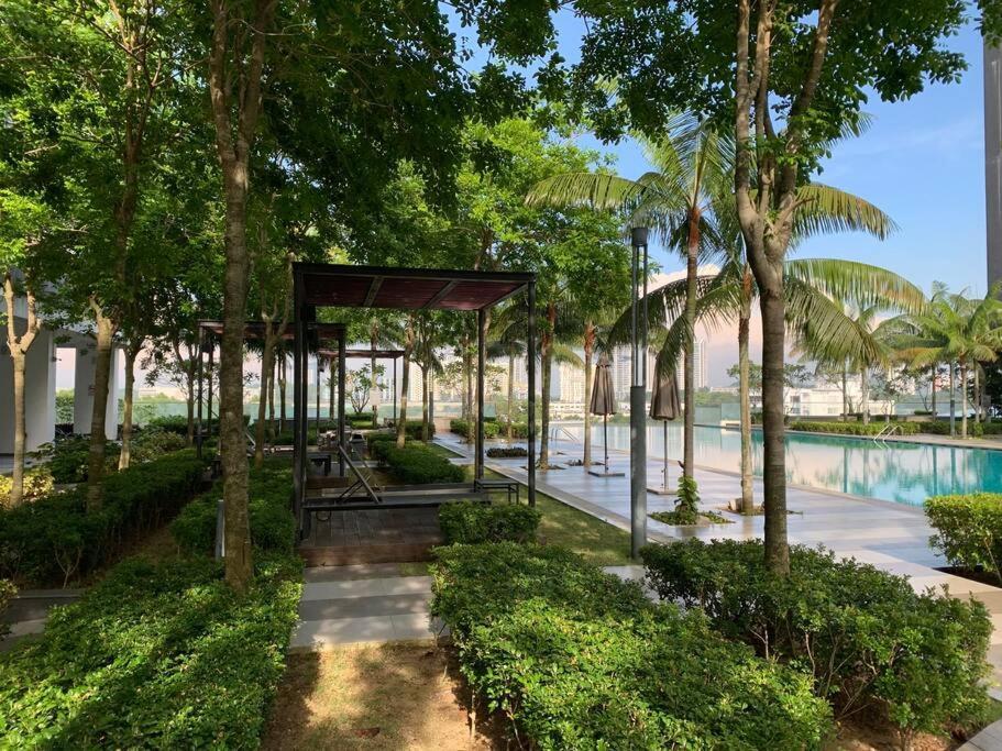 Stylish Romantic Couples Getaway - Netflix&Relax 7 사이버자야 외부 사진
